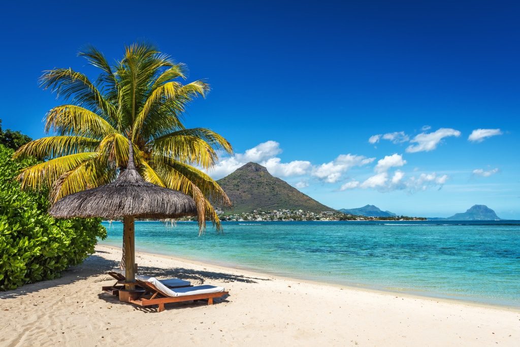 https://immo-ile-maurice.com/wp-content/uploads/2019/02/Ile-Maurice.jpg?utm_source=chatgpt.com