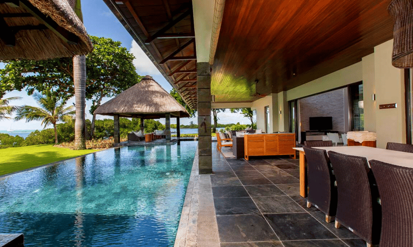 Maisons à vendre à l'île Maurice, vue extérieure piscine et terrasse